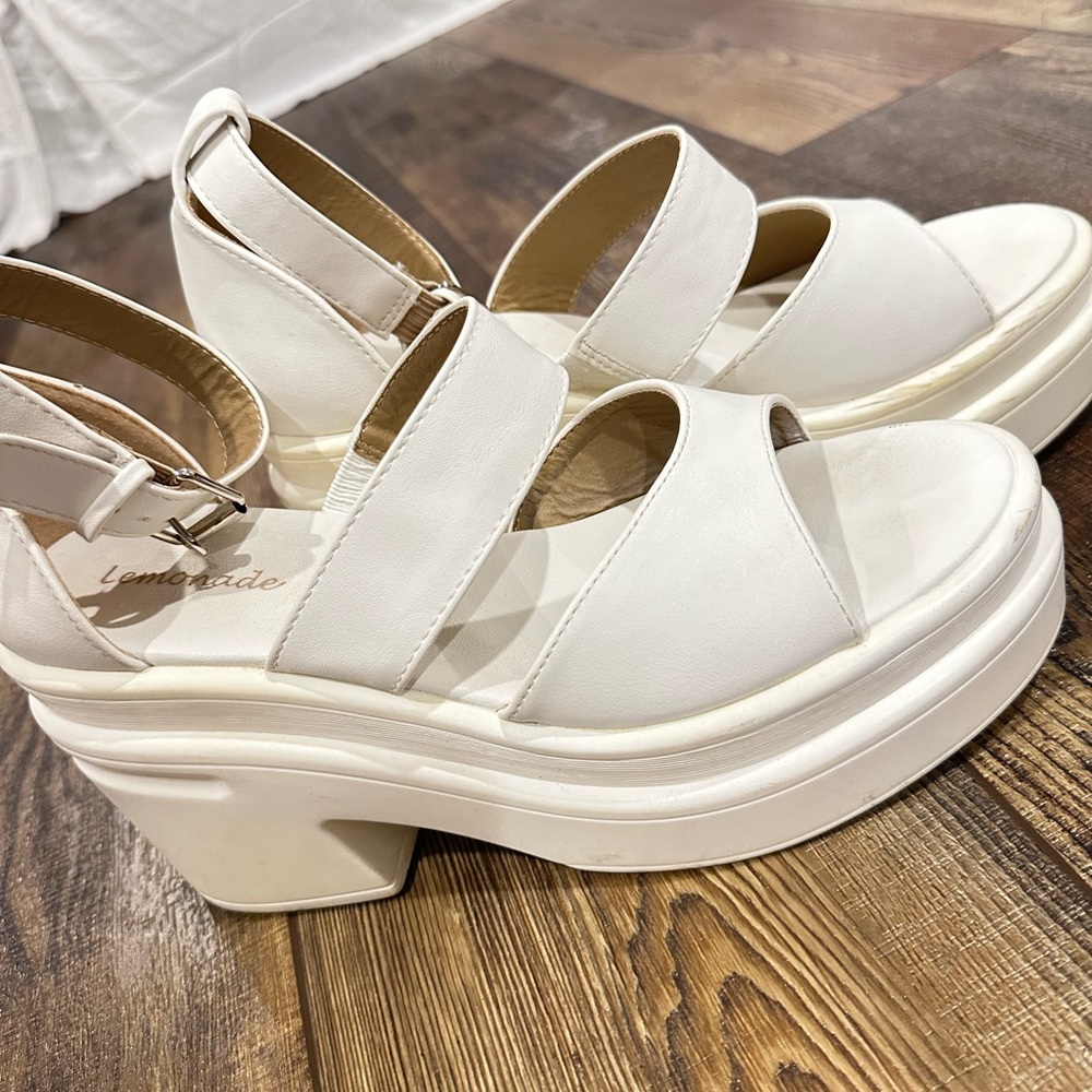 White Platform Heels! Perfect Condition - image 2